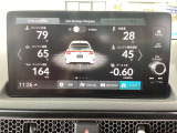 走行中に運転操作や車両挙動をディスプレイ上で確認することが出来ます。