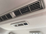 リアシーリングファンも付いておりますので、車内の空気の循環にも役立ちます。