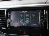 ナビゲーションは純正メモリーナビ(MM318D-W)を装着しております。AM、FM、CD、DVD再生、Bluetooth、音楽録音再生、フルセグTVがご使用いただけます。初めて訪れた場所でも安心ですね