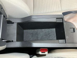 センターコンソールの中にも収納スペース!運転席周りをすっきり保てます!