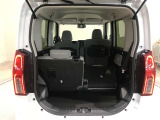 開口部の広いラゲージスペースは、ゴルフバックなどの荷物もラクラク積み込めます。