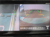 ナビ画面にアラウンドビュ-モニタ-の映像を映し出しています。  狭い場所での車庫入れをサポ-トしてくれる便利アイテムです。