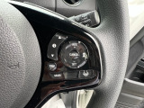 予め設定した速度で定速走行。先行車に近づいたら、システムが先行車との距離や速度差を測定し、自動的に加減速。適切な車間距離を維持しながら追従走行します。