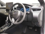 見通しの良いすっきりとした内装で、運転しやすい空間となっています。