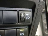 積載時に後ろが下がってライトが高くなったことによる相手車への眩惑を防止する焦点調整ができます