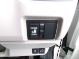 片側電動スライドドア付き