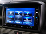 CD、DVD、Bluetooth、AM、FM、スマートフォン接続ができます。