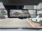 スマートルームミラーは室内の荷物などで後方の視界が遮られても、カメラの映像を直接ルームミラーに表示することができ、視界を確保できます。