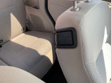 運転席側から助手席シートを可倒するレバーです。