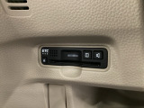 ハンドルの左下にETCがついています。高速道路の料金所の通過も楽々です。 カードの取り出しもしやすい場所についています。