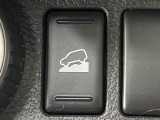 【ダウンヒルアシスト】急な坂道を下るときに自動でブレーキを制御、一定の低速度を保ちます。雪道や悪路など滑りやすい路面の下り坂でもタイヤがロックしないから安心!ハンドル操作に集中できます!