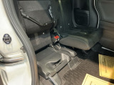 シートをはね上げれば、高さのある荷物も積めます。