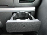 現代のマストアイテム、ドリンクホルダー!運転中も水分補給はしっかりと行いましょう♪