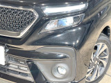 【LEDヘッドライト】悪天候や夜間走行時も良好な視界を確保し安心して運転できる高輝度LEDヘッドライトを装備!点灯速度が早く、消費電力も抑えられています。