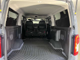 【多彩なシートアレンジ】背もたれを倒すとより多くの荷物を乗せることができます。