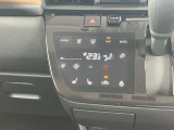 オートエアコンで温度設定ラクラク。