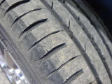 【タイヤの溝は御覧のとおりです】タイヤ代も金額が上がっておりますので、しっかりご確認ください!お気軽にお問い合わせくださいませ。