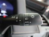 周囲が暗くなると自動でヘッドライトを点灯するオートライト機能付き。周囲が明るくなると自動で消灯します。