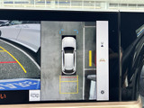 後方映像と車両周辺の表示を画面で確認でき、駐車時の安全確認に役立ちます。表示を見ながら周囲の状況を把握しやすく、車庫入れ時にも便利です。