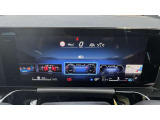 【コマンドシステム】センターのコントローラーとスイッチ類及び音声認識機能により、ナビゲーションやオーディオ&ビジュアル、車両設定等を安全に操作できます。また高精度ディスプレイを採用しています。