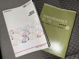 メンテナンスノート、取扱説明書ですね。 車の情報が凝縮されています。 車の整備記録が記載されている大事な物ですよ。