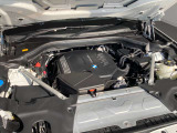 2.0L直列4気筒ディーゼルターボを搭載。低回転域から力強いトルクを発揮し、街中から高速道路まで扱いやすいパワーユニットです。