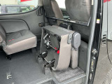 シートを倒すとBOXカーならではのより広い荷室です