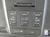 電動スライドドアのスイッチで車内からもスライドドアの開閉ができます。イージークローザー機能で半ドアになることも防止してくれます。