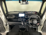 【前方視界】開放的な前方視界!運転がしやすく疲れにくいです♪窓が大きく、見通しがとっても良いおクルマですよ♪
