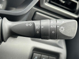 【オートライト(AUTO)】外の明るさをシステムが感知して、自動でヘッドライトが点灯します。ヘッドライトをつけ忘れを防ぐ便利機能です。