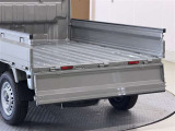 三方開でどの方向からでも荷物を楽に積むことが出来ます