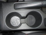 運転席と助手席の間にはドリンクホルダーがあります。取りやすい位置にありますからドライブも楽しくなりますね!