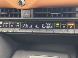 デュアルエアコンとは、運転席と助手席で、個別に温度設定ができる機能です。気温の感じ方は、人それぞれ違うもの。乗る人に優しい機能ですね。