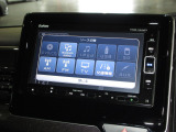 ナビゲーションは純正メモリーナビ(VXM-194VFi)を装着しております。AM、FM、CD、DVD再生、Bluetooth、フルセグTVがご使用いただけます。初めて訪れた場所でも安心ですね!