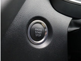 自社工場を3拠点完備しております。重整備やカスタムを始め、ご購入後のお車のメンテナンスも弊社にお任せください。
