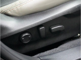&rdquo;電動シートを装備。お客様に安全に運転頂けるよう座席の位置、座面の上げ下げやリクライニングの加減も細やかな設定を可能にしました。&rdquo;