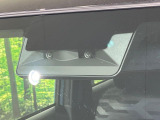 【スマートアシスト】走行中に前方の車両等を認識し、衝突しそうな時は警報とブレーキで衝突回避と被害軽減をアシスト。より安全にドライブをお楽しみいただけます。