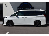 BLITZ製の車高調にてローダウンされております!車高調となりますのでお好みの車高に調整させて頂く事も可能でございます!お気軽にお申し付けください。