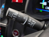 【バリアブル間欠ワイパースイッチ】車速に応じてワイパーの間隔を自動的に調整する機能。雨の量や車速に応じてワイパーの間隔を最適化し、視界を確保することができます。