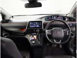 オシャレなインテリアで運転する気分も盛り上がりますよね^^