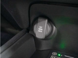 ◆12V電源ソケット◆スマートフォンの充電等にも便利な電源ソケット!使いやすい場所に装備されています。