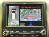 バックモニターで後方の状況を確認できます。狭い場所での駐車や車庫入れも安心。安全な運転をサポートします。視界が広がり、運転が楽になります。