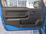 パワーウィンドウのスイッチですよ。運転席に居ながら窓を開け閉めのコントロールできます。