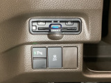 ハンドルの左下にETCがついています。高速道路の料金所の通過も楽々です。 カードの取り出しもしやすい場所についています。