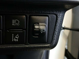 積載時に後ろが下がってライトが高くなったことによる相手車への眩惑を防止する焦点調整ができます