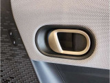 車の乗り降りの際に必ず触るドアハンドルです。使用感が気になる方はお気軽にお申し付けくださいませ。