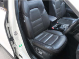 【パワーシート】電動なので、きめ細かい調整ができます!自分自身の運転姿勢に合わせた、適切なドライビングポジションが確保できます♪