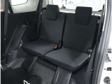 サードシートは便利な5:5分割可倒式シートです。収納と乗車人数のバランスに優れています♪荷物の大きさに応じたラゲージスペースをフレキシブルに作り出せるので、シーンに応じた使い方ができます♪