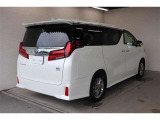 安心のトヨタの中古車は、ご購入後も安心のトヨタロングラン保証付き。別途有償にて選べる延長保証(+1年、+2年)もお選び頂けます。