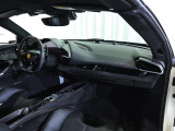 ADASフルパッケージ(先進運転支援システム)を搭載し、高速道路での長距離移動なども安全かつ快適にサポートします。